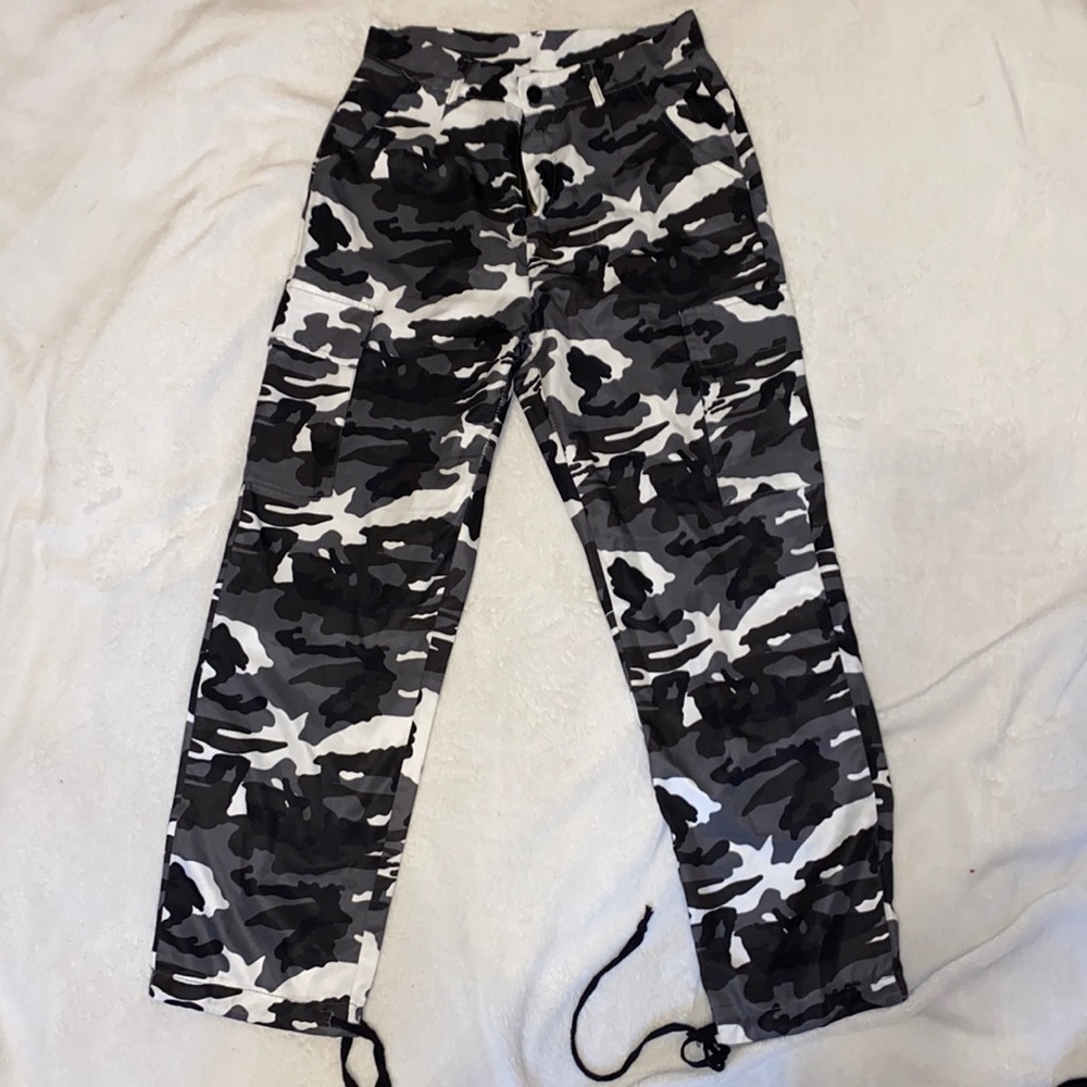 Camo pants, Amazon black and white, size S, tight ankle or loose
